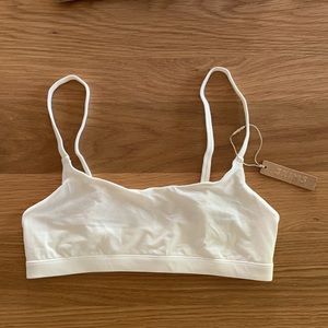 SKIMS Fits Everybody Scoop Neck Bra in Marble S